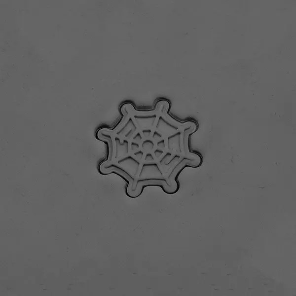 spinnenweb embossed