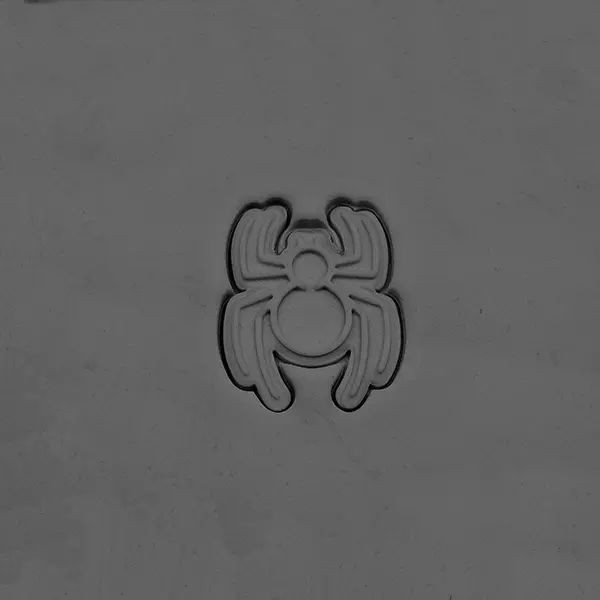 Spinnetje embossed